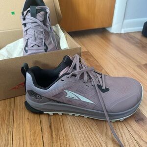 NWT Altra Lone Peak Trail Running Shoes Women Size 9 - Mauve and Black